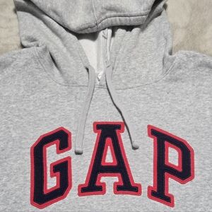 GAP Hoodie Mens Size XL Embossed Spell Out Gray Hooded Sweatshirt Preppy